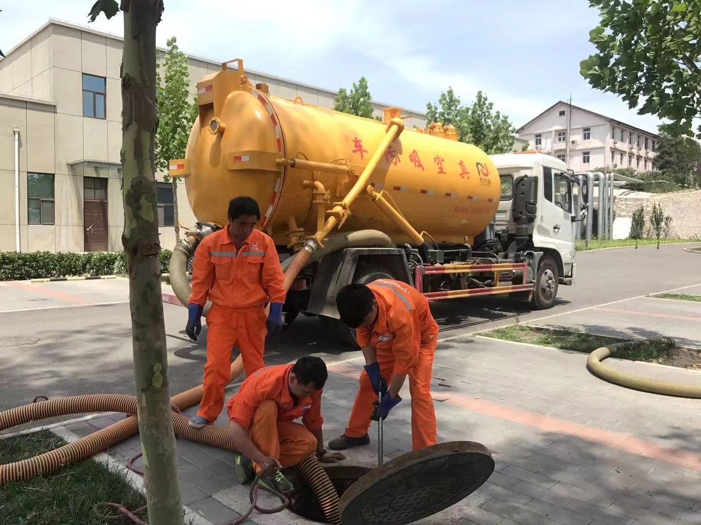 霍州化粪池清理与5-8吨吸粪车施工效率分析